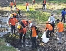 Gotong Royong Bersih Lingkungan